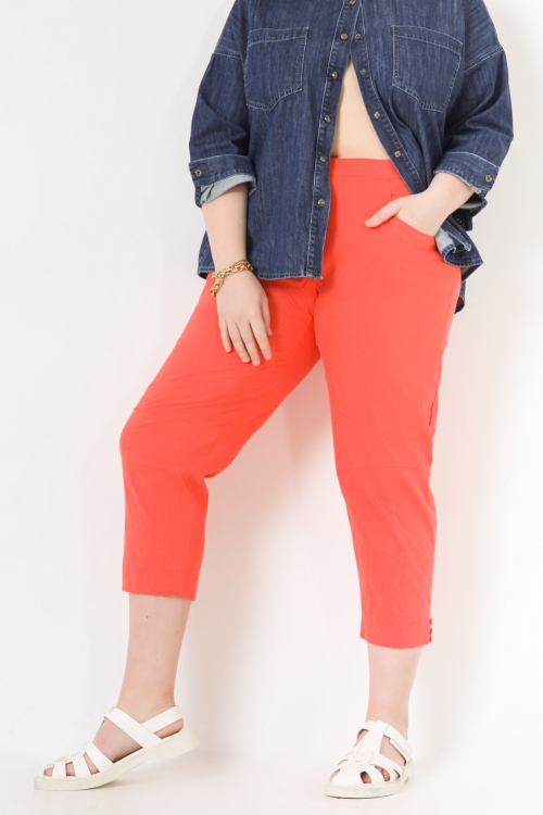 Plain stretch cropped trousers with cutout
