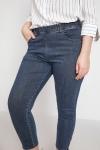 7/8 jeans with zip at the bottom