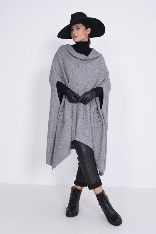 Pancho with wide plain knit collar