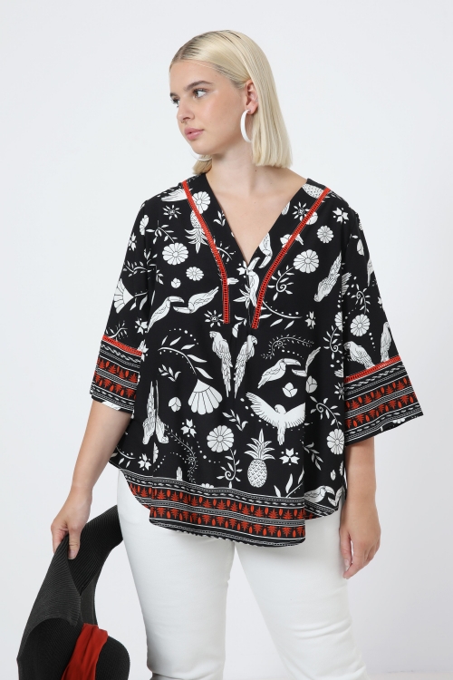 Blouse in base design print