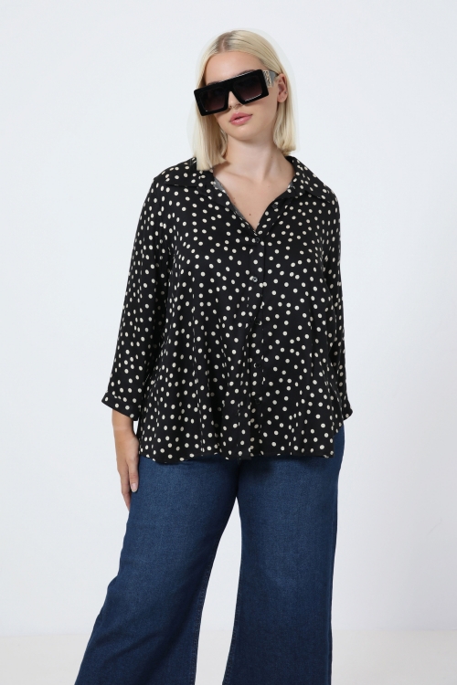 Trapeze-shaped satin-effect printed shirt