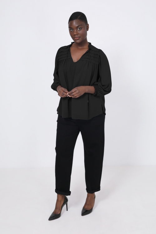 Blouse en voile uni avec plis sur lepaule