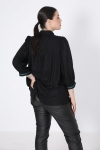 Plain trapeze-shaped shirt with braid.