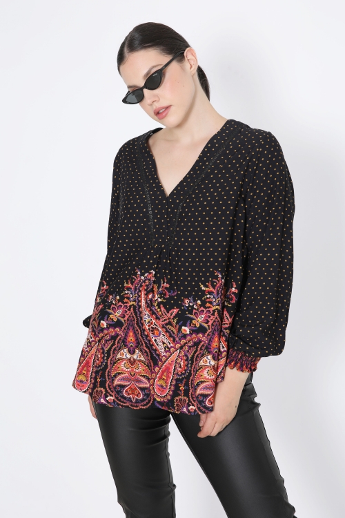 Printed blouse with basic pattern