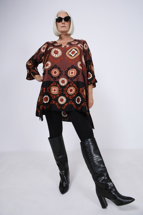 Tunic in basic pattern print