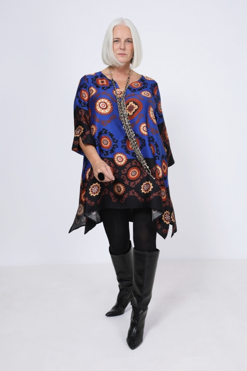 Tunic in basic pattern print