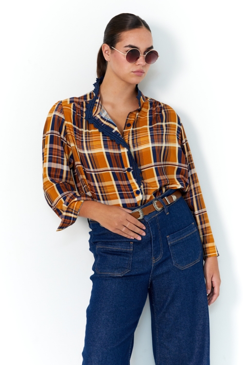 Plaid shirt with macramé braid