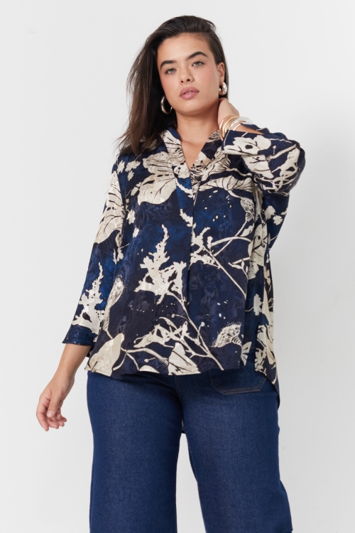 Blouse en jacquard impression floral.