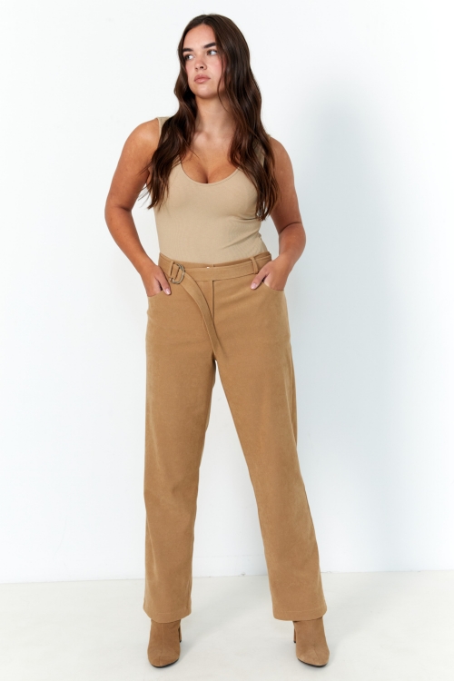 Plain straight pants with belt and stirrup