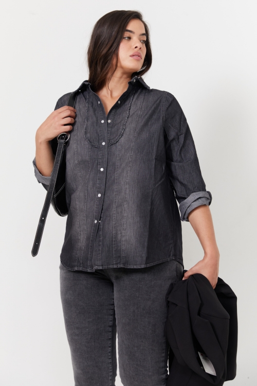 Chemise en jeans gris avec plastron volanté