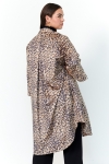 Long shirt with animal print and suede effect.