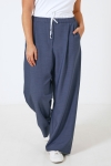 Wide double-waisted pants in two materials 