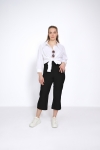 Plain cut flared pants at the bottom