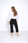 Plain cut flared pants at the bottom