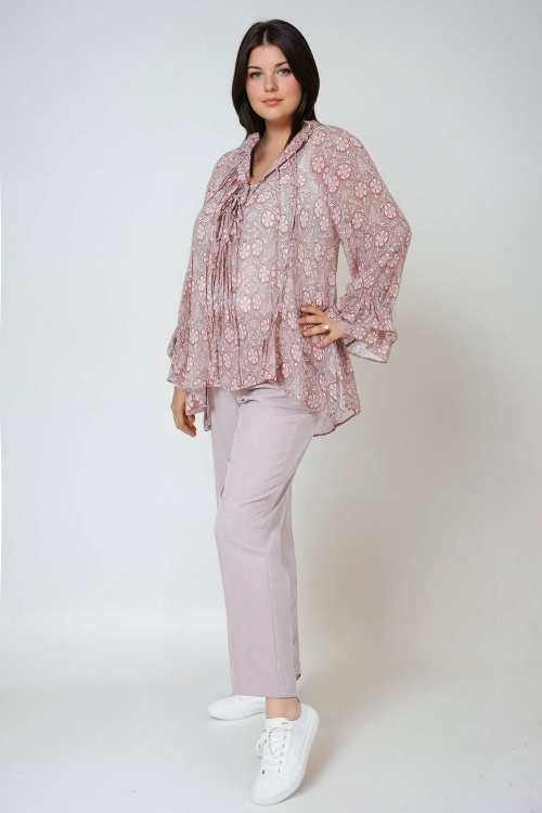 Flowing blouse in printed silk and viscose.  