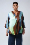Printed blouse with basic effect.