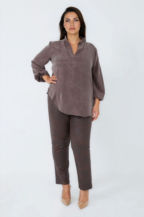 Blouse unie en lyocel effet peau de peche.