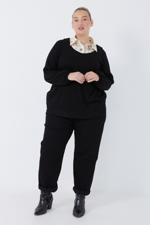 Pull en cote lurex  avec effet chemise en popeline imprime dessous.