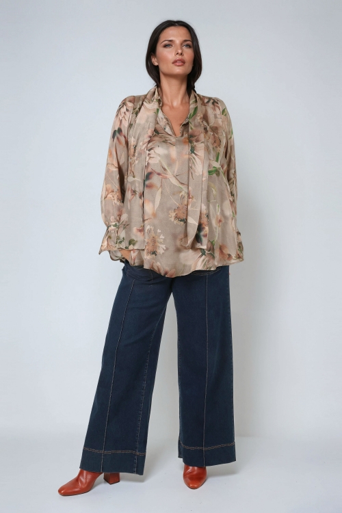 Chemise col cravate fluide à imprimé floral 