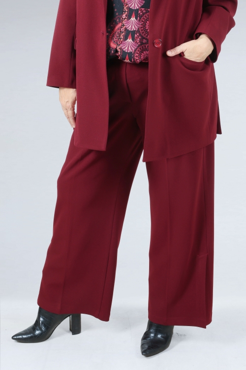 Pantalon fluide avec hautes fentes au bas