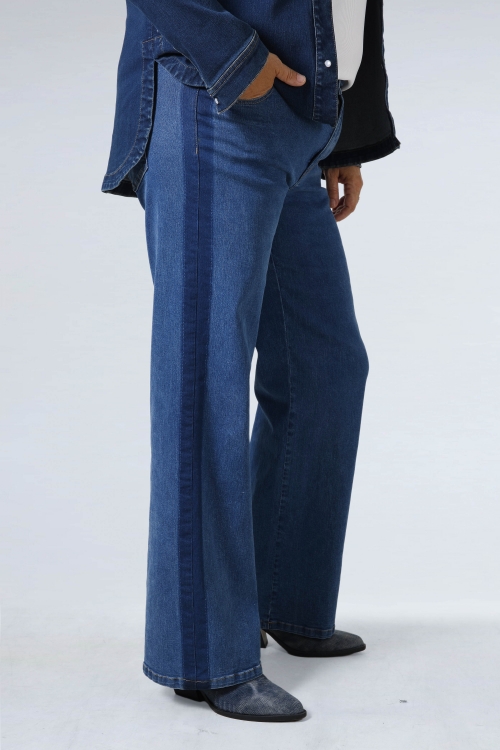 Jean évasé en denim bicolore 