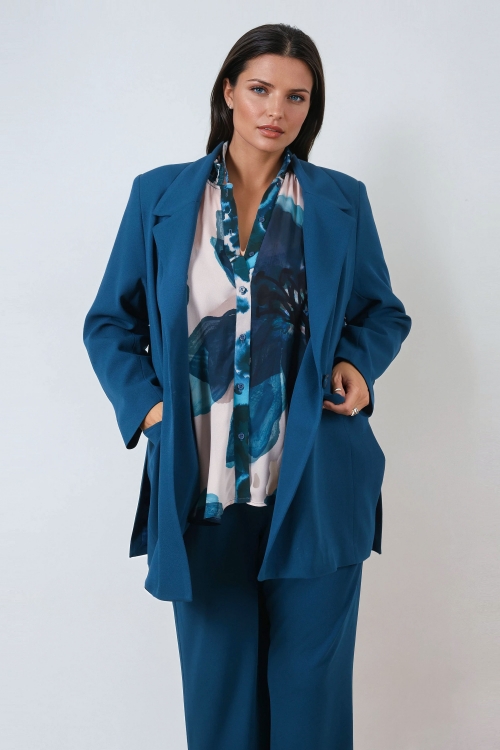 Plain tailored jacket with side slits