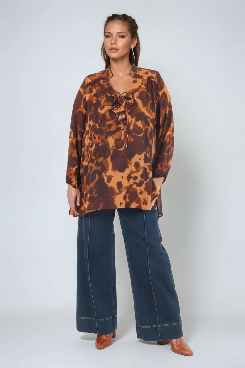 Blouse avec volant en voile viscose très fluide imprimé  avec son top .