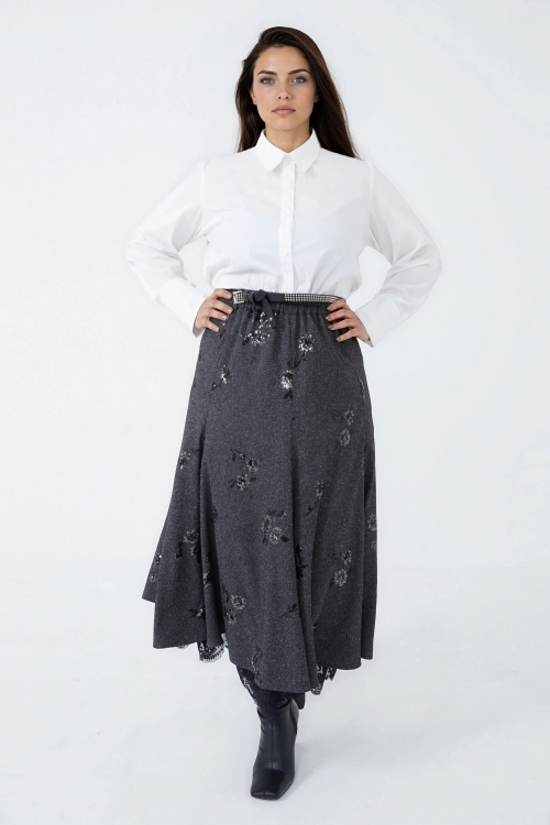 Lined skirt with sequin and lace inlay