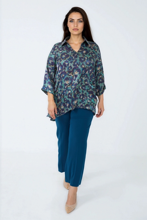 Fluid shirt in viscoseecovero with blue-green floral print