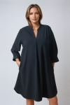 Robe droite unie avec poignet cloutes crepe haut de gamme
