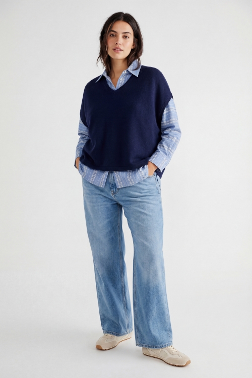 Sleeveless knit vest with fluid pullover