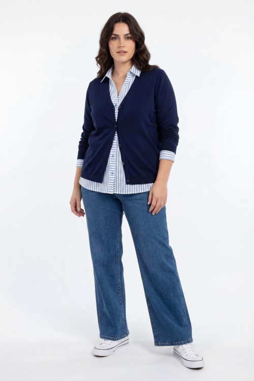 Thin, openwork knit vest. One size fits 44 to 52.