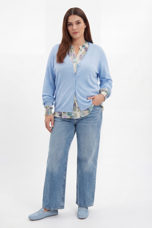 Thin, openwork knit vest. One size fits 44 to 52.